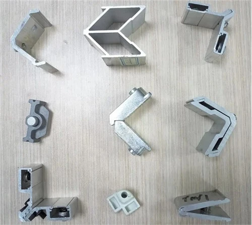Koneksi Sudut Jendela Aluminium